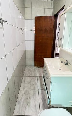 Casa à venda com 160m², 3 quartos e 2 vagas Casa à venda com 160m², 3 quartos e 2 vagasQuarto 1 - Suíte Banheiro