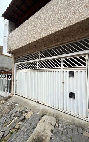 Casa à venda com 160m², 3 quartos e 2 vagas Casa à venda com 160m², 3 quartos e 2 vagasFachada