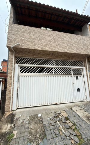 Casa à venda com 160m², 3 quartos e 2 vagas Casa à venda com 160m², 3 quartos e 2 vagasFachada
