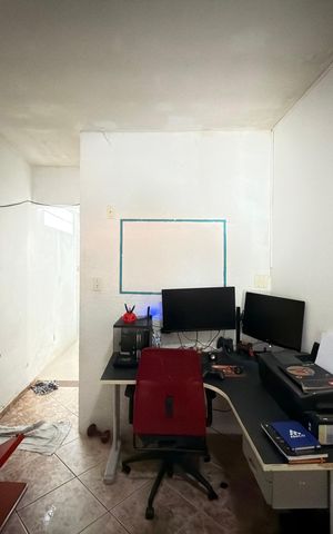 Casa à venda com 160m², 3 quartos e 2 vagas Casa à venda com 160m², 3 quartos e 2 vagasSala