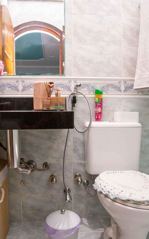 Casa à venda com 224m², 4 quartos e 5 vagasBanheiro da Suíte 2 Casa 1