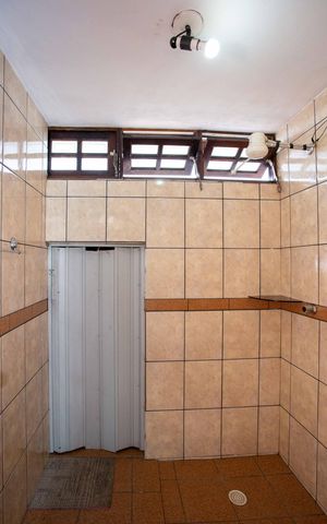 Casa à venda com 224m², 4 quartos e 5 vagasBanheiro de serviço