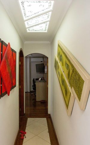 Casa à venda com 224m², 4 quartos e 5 vagasCorredor