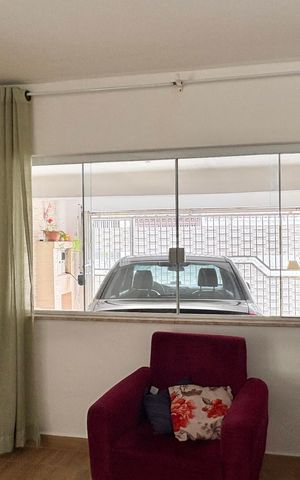 Casa à venda com 187m², 4 quartos e 2 vagas Casa à venda com 187m², 4 quartos e 2 vagasSala