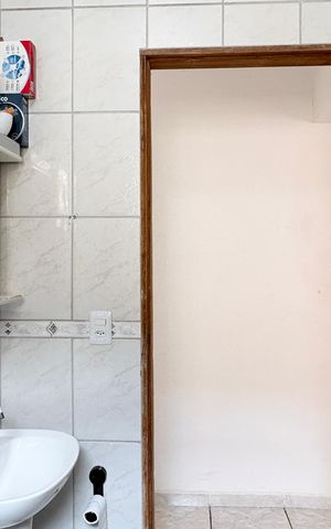 Casa à venda com 187m², 4 quartos e 2 vagas Casa à venda com 187m², 4 quartos e 2 vagasBanheiro 2