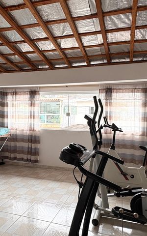 Casa à venda com 187m², 4 quartos e 2 vagas Casa à venda com 187m², 4 quartos e 2 vagasAcademia