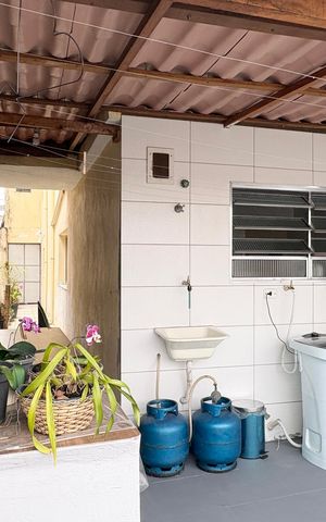 Casa à venda com 187m², 4 quartos e 2 vagas Casa à venda com 187m², 4 quartos e 2 vagasÁrea de Serviço