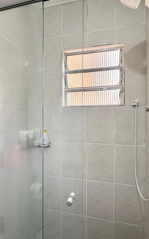 Casa à venda com 187m², 4 quartos e 2 vagas Casa à venda com 187m², 4 quartos e 2 vagasBanheiro da Suíte