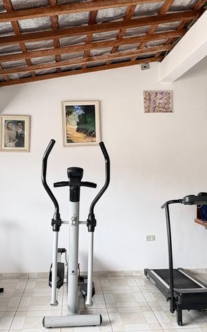 Casa à venda com 187m², 4 quartos e 2 vagas Casa à venda com 187m², 4 quartos e 2 vagasAcademia