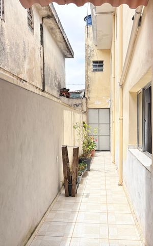 Casa à venda com 187m², 4 quartos e 2 vagas Casa à venda com 187m², 4 quartos e 2 vagasCorredor Lateral