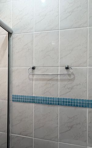 Casa à venda com 187m², 4 quartos e 2 vagas Casa à venda com 187m², 4 quartos e 2 vagasBanheiro da Suíte