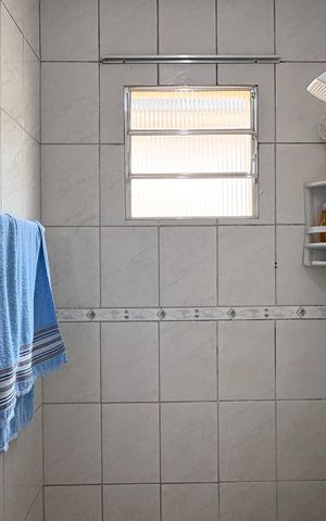 Casa à venda com 187m², 4 quartos e 2 vagas Casa à venda com 187m², 4 quartos e 2 vagasBanheiro 2