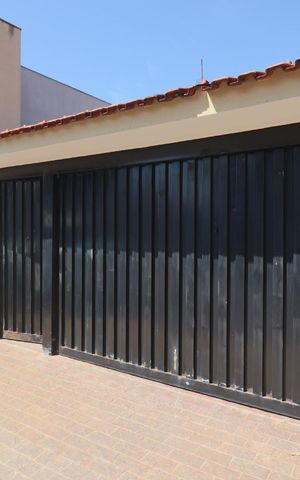 Casa para alugar com 390m², 5 quartos e 4 vagas Casa para alugar com 390m², 5 quartos e 4 vagasFachada