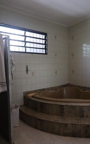 Casa para alugar com 390m², 5 quartos e 4 vagas Casa para alugar com 390m², 5 quartos e 4 vagasBanheiro da Suíte