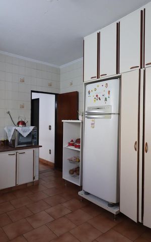 Casa para alugar com 390m², 5 quartos e 4 vagas Casa para alugar com 390m², 5 quartos e 4 vagasCozinha