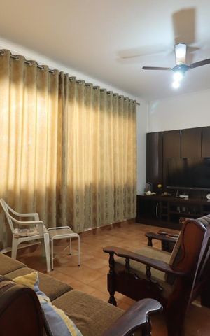 Casa para alugar com 390m², 5 quartos e 4 vagas Casa para alugar com 390m², 5 quartos e 4 vagasSala