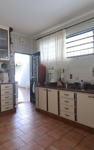 Casa para alugar com 390m², 5 quartos e 4 vagas Casa para alugar com 390m², 5 quartos e 4 vagasCozinha