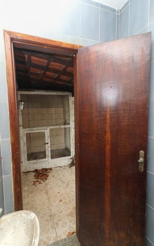 Casa à venda com 600m², 5 quartos e 3 vagas Casa à venda com 600m², 5 quartos e 3 vagasCasa 2 - Banheiro de Serviço 2