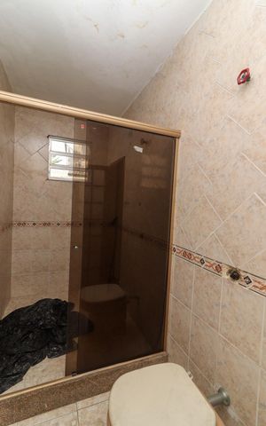 Casa à venda com 600m², 5 quartos e 3 vagas Casa à venda com 600m², 5 quartos e 3 vagasCasa 2 - Banheiro Suíte