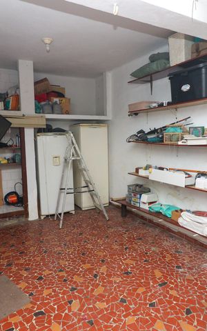 Casa à venda com 600m², 5 quartos e 3 vagas Casa à venda com 600m², 5 quartos e 3 vagasÁrea externa