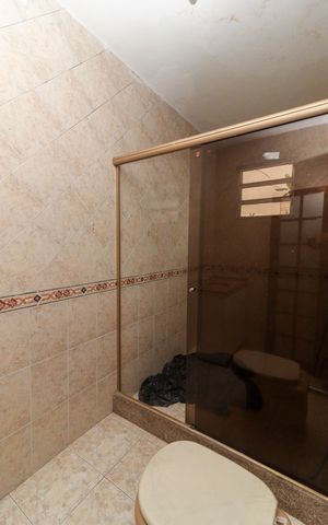 Casa à venda com 600m², 5 quartos e 3 vagas Casa à venda com 600m², 5 quartos e 3 vagasCasa 2 - Banheiro Suíte