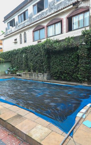 Casa à venda com 600m², 5 quartos e 3 vagas Casa à venda com 600m², 5 quartos e 3 vagasÁrea externa