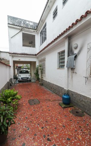 Casa à venda com 600m², 5 quartos e 3 vagas Casa à venda com 600m², 5 quartos e 3 vagasÁrea externa