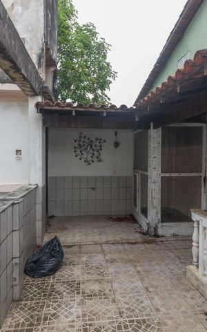 Casa à venda com 600m², 5 quartos e 3 vagas Casa à venda com 600m², 5 quartos e 3 vagasÁrea externa