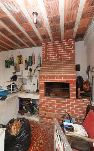 Casa à venda com 600m², 5 quartos e 3 vagas Casa à venda com 600m², 5 quartos e 3 vagasÁrea externa