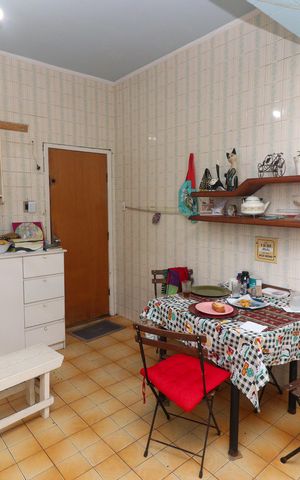 Casa à venda com 600m², 5 quartos e 3 vagas Casa à venda com 600m², 5 quartos e 3 vagasCasa 1 - Cozinha