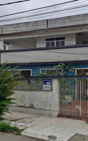 Casa à venda com 600m², 5 quartos e 3 vagas Casa à venda com 600m², 5 quartos e 3 vagasFachada