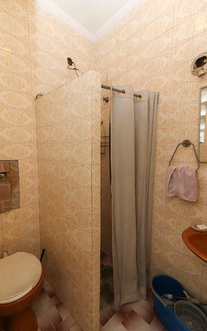 Casa à venda com 600m², 5 quartos e 3 vagas Casa à venda com 600m², 5 quartos e 3 vagasCasa 1 - Banheiro 2