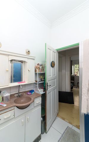 Casa à venda com 600m², 5 quartos e 3 vagas Casa à venda com 600m², 5 quartos e 3 vagasCasa 1 - Banheiro