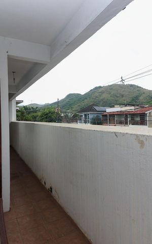 Casa à venda com 600m², 5 quartos e 3 vagas Casa à venda com 600m², 5 quartos e 3 vagasÁrea externa