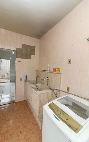 Casa à venda com 600m², 5 quartos e 3 vagas Casa à venda com 600m², 5 quartos e 3 vagasCasa 2 - Área de Serviço