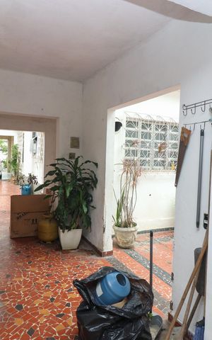 Casa à venda com 600m², 5 quartos e 3 vagas Casa à venda com 600m², 5 quartos e 3 vagasÁrea externa