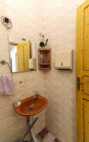 Casa à venda com 600m², 5 quartos e 3 vagas Casa à venda com 600m², 5 quartos e 3 vagasCasa 1 - Banheiro 2