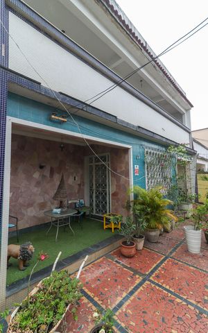 Casa à venda com 600m², 5 quartos e 3 vagas Casa à venda com 600m², 5 quartos e 3 vagasÁrea externa