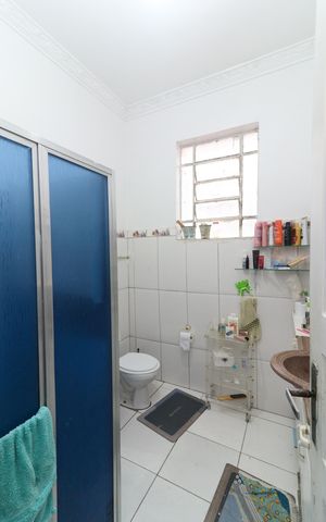Casa à venda com 600m², 5 quartos e 3 vagas Casa à venda com 600m², 5 quartos e 3 vagasCasa 1 - Banheiro