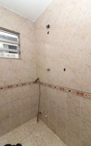 Casa à venda com 600m², 5 quartos e 3 vagas Casa à venda com 600m², 5 quartos e 3 vagasCasa 2 - Banheiro Suíte