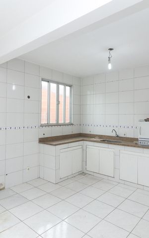 Casa à venda com 600m², 5 quartos e 3 vagas Casa à venda com 600m², 5 quartos e 3 vagasCasa 2 - Cozinha