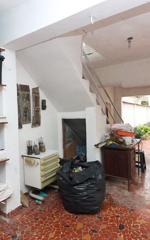 Casa à venda com 600m², 5 quartos e 3 vagas Casa à venda com 600m², 5 quartos e 3 vagasÁrea externa