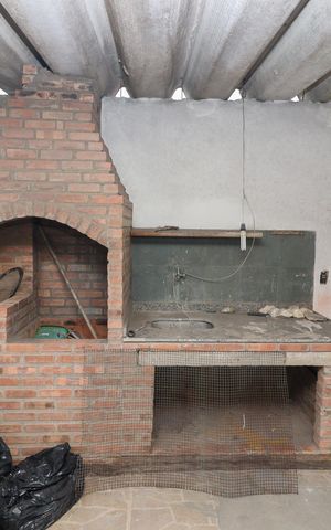 Casa à venda com 600m², 5 quartos e 3 vagas Casa à venda com 600m², 5 quartos e 3 vagasÁrea externa