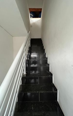 Apartamento para alugar com 130m², 3 quartos e sem vagaEscada