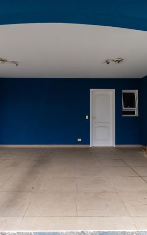 Casa de condomínio para alugar com 292m², 4 quartos e 6 vagas Casa de condomínio para alugar com 292m², 4 quartos e 6 vagasGaragem
