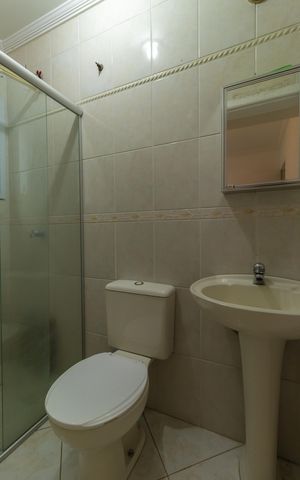 Casa de condomínio para alugar com 292m², 4 quartos e 6 vagas Casa de condomínio para alugar com 292m², 4 quartos e 6 vagasBanheiro de serviço