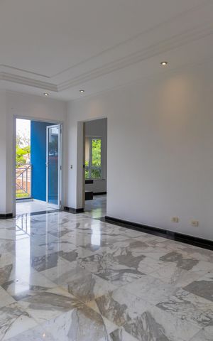 Casa de condomínio para alugar com 292m², 4 quartos e 6 vagas Casa de condomínio para alugar com 292m², 4 quartos e 6 vagasSala