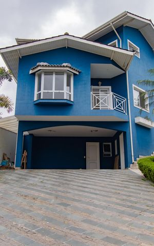 Casa de condomínio para alugar com 292m², 4 quartos e 6 vagas Casa de condomínio para alugar com 292m², 4 quartos e 6 vagasFachada e garagem