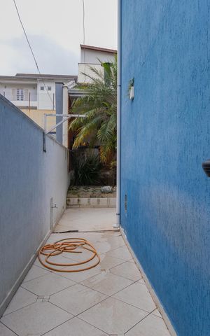 Casa de condomínio para alugar com 292m², 4 quartos e 6 vagas Casa de condomínio para alugar com 292m², 4 quartos e 6 vagasCorredor lateral