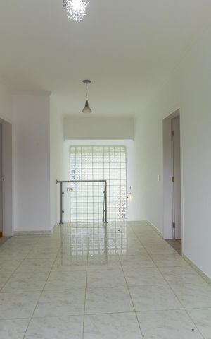 Casa de condomínio para alugar com 292m², 4 quartos e 6 vagas Casa de condomínio para alugar com 292m², 4 quartos e 6 vagasAndar superior